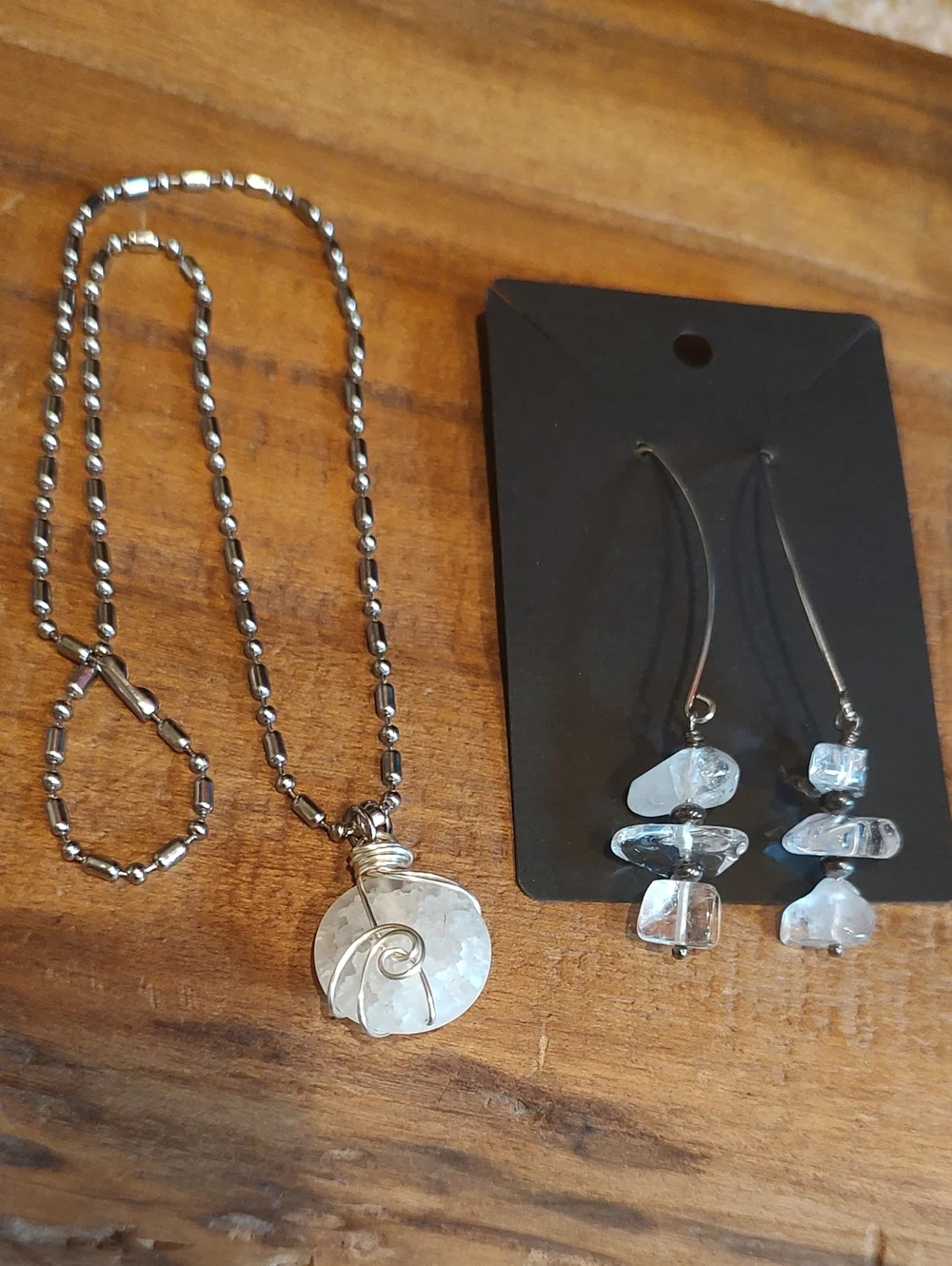 Frosted Glass Wire Wrapped Pendant Necklace 18
